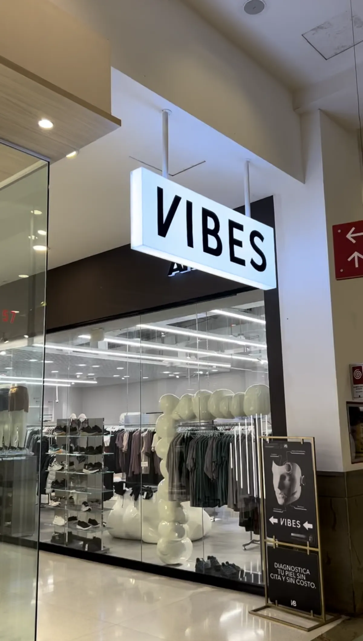 Vibes — Caja de luz · Medellín