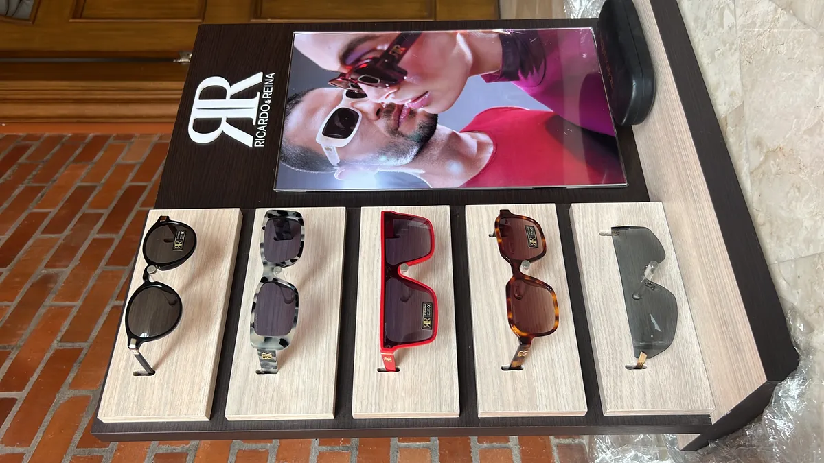 Exhibidor soporte gafas — Producción especial